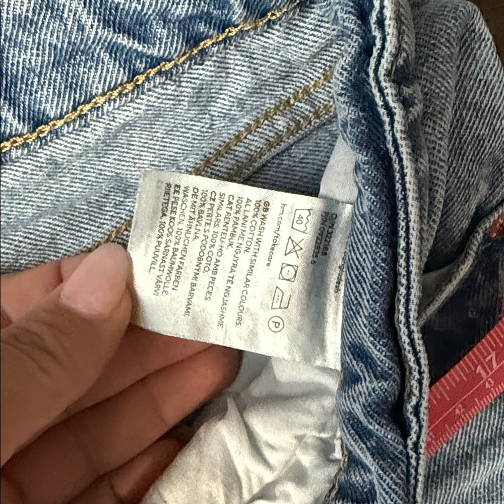 Levi's Women's Boyfriend Jeans in Light Blue #B37 - Picture 3 of 7